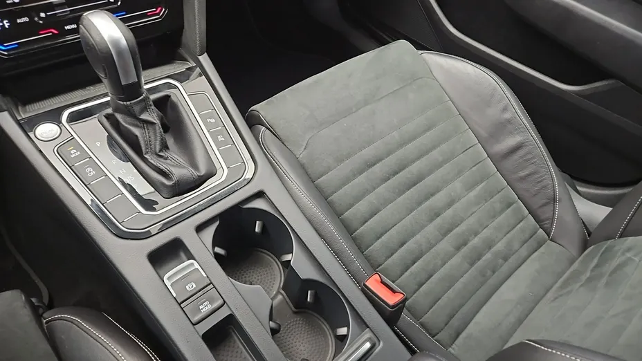 VOLKSWAGEN Passat -