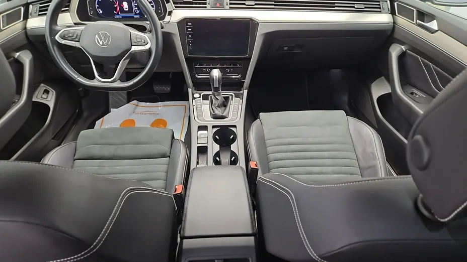 VOLKSWAGEN Passat -