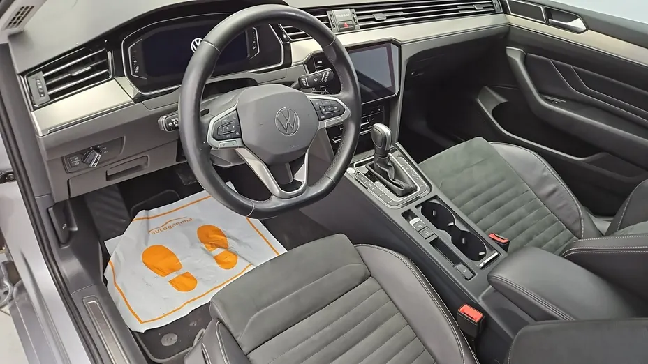 VOLKSWAGEN Passat -