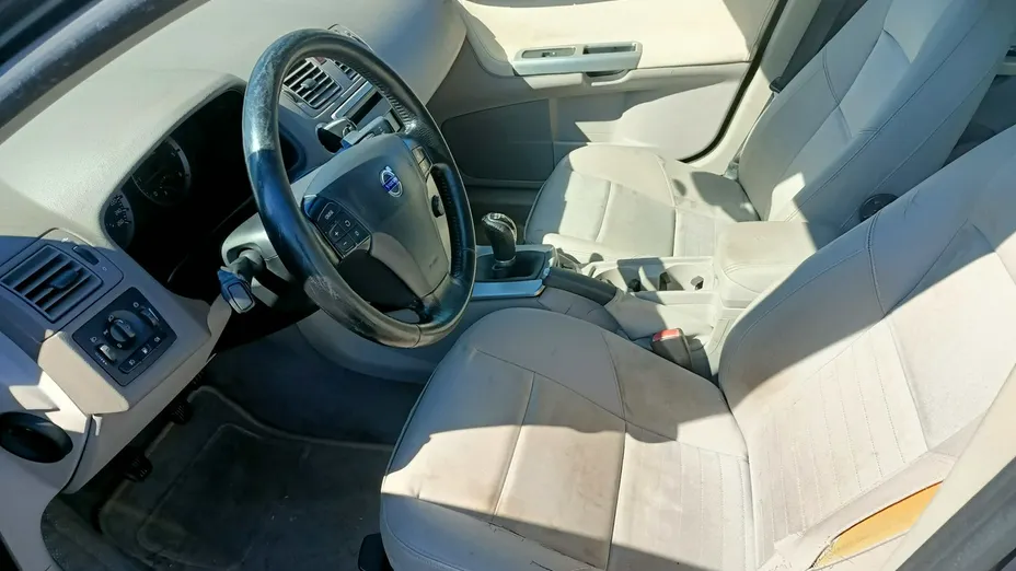 VOLVO V50 -