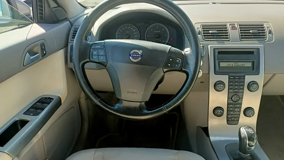 VOLVO V50 -