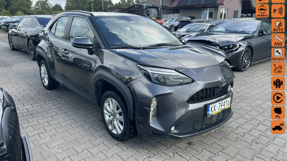 TOYOTA Yaris Cross -