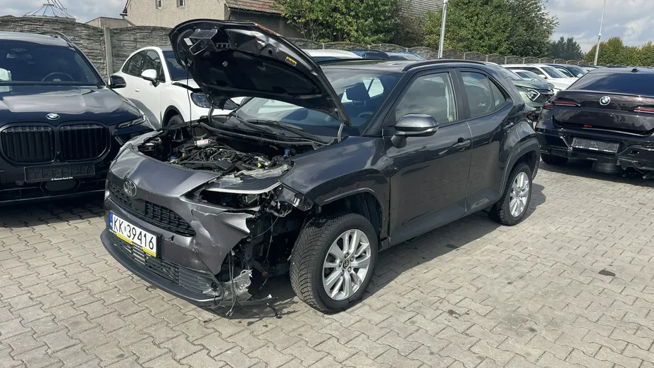 TOYOTA Yaris Cross -