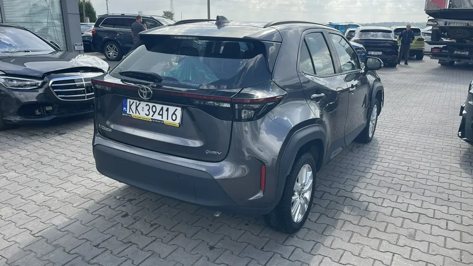 TOYOTA Yaris Cross -