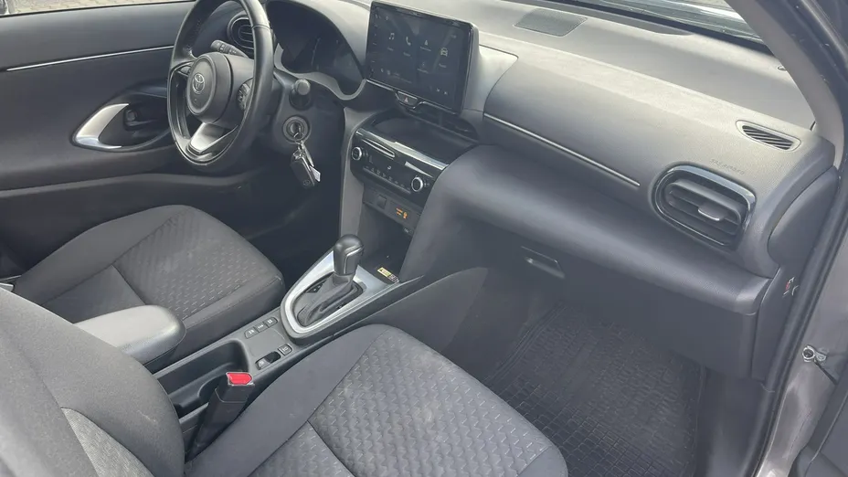 TOYOTA Yaris Cross -