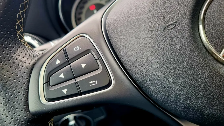 MERCEDES-BENZ GLA -