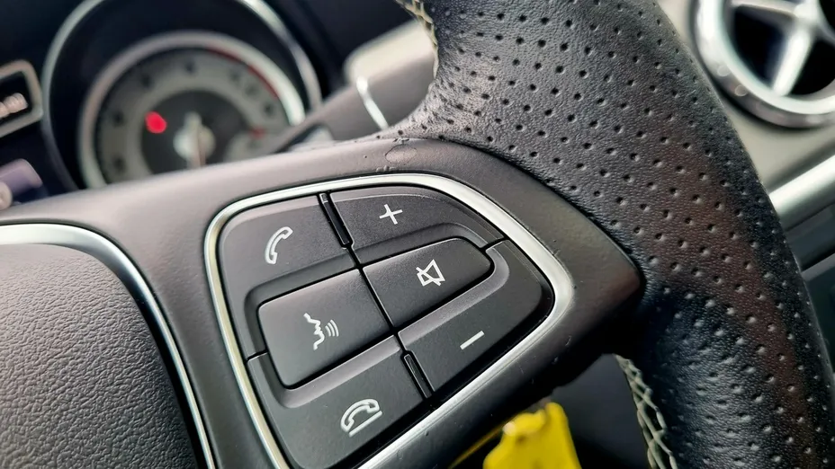 MERCEDES-BENZ GLA -