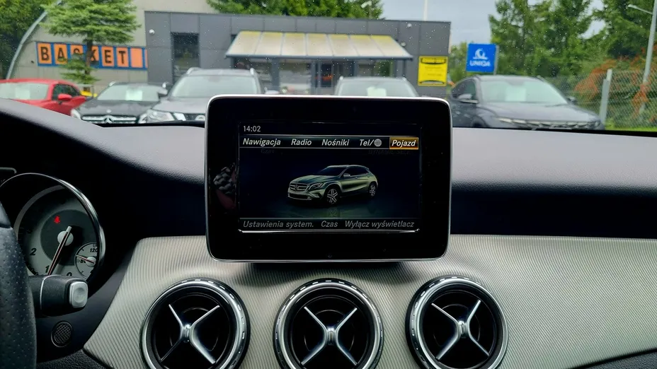 MERCEDES-BENZ GLA -