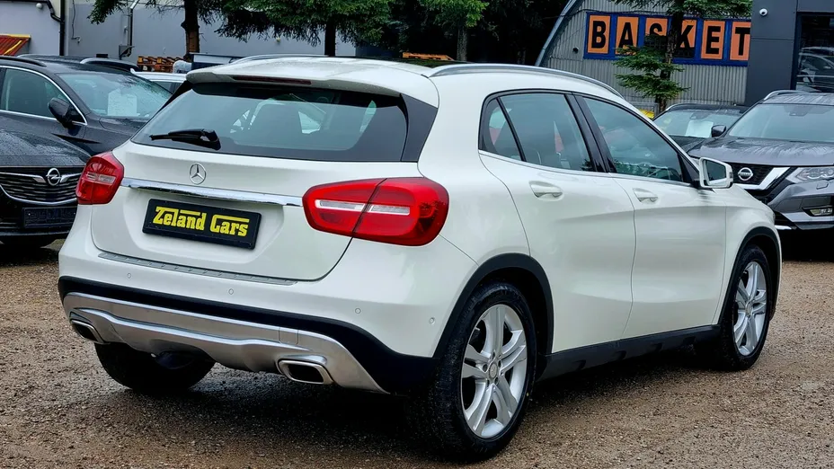 MERCEDES-BENZ GLA -