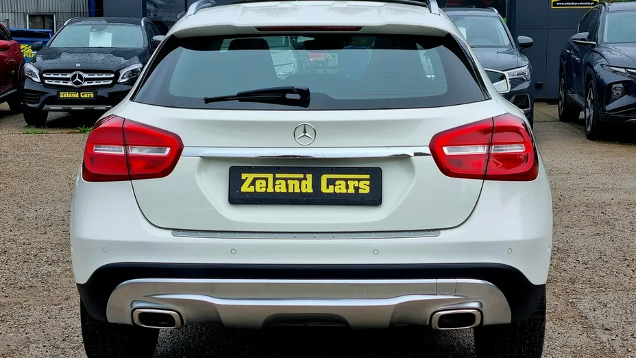 MERCEDES-BENZ GLA -