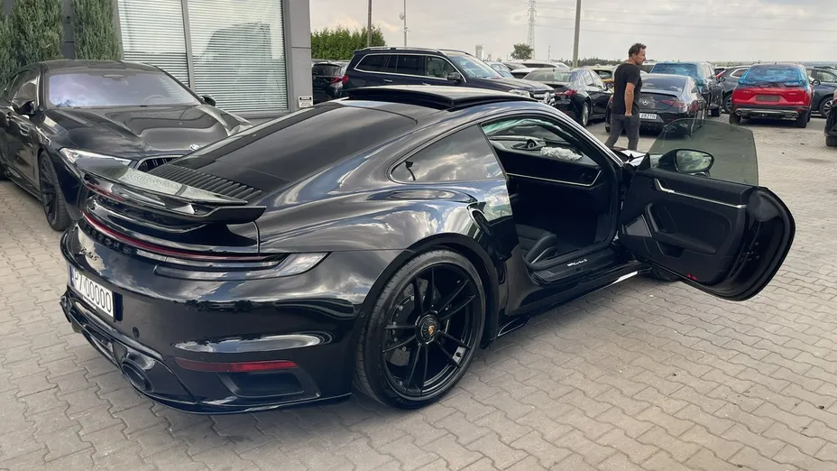 PORSCHE 911 -
