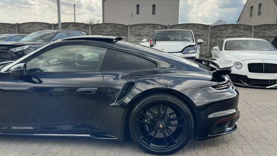 PORSCHE 911 -