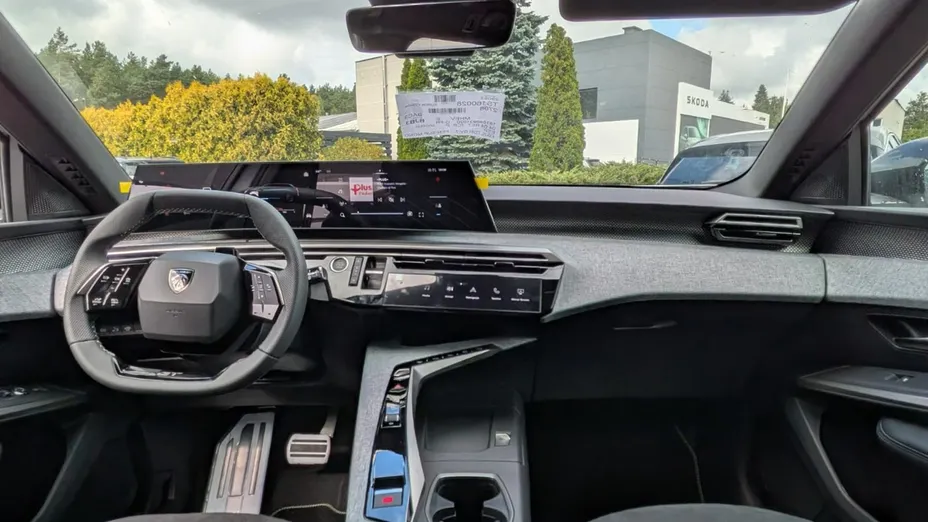 PEUGEOT 5008 -