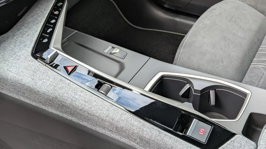 PEUGEOT 5008 -