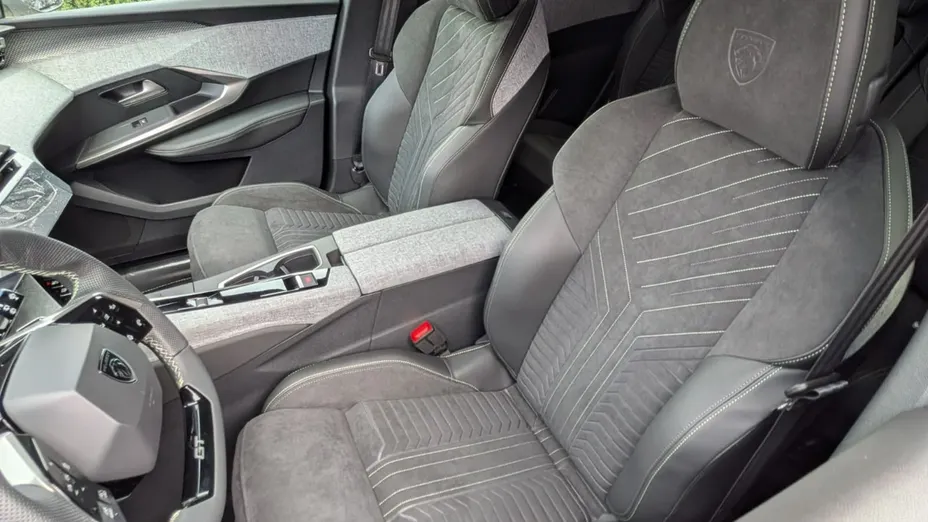 PEUGEOT 5008 -