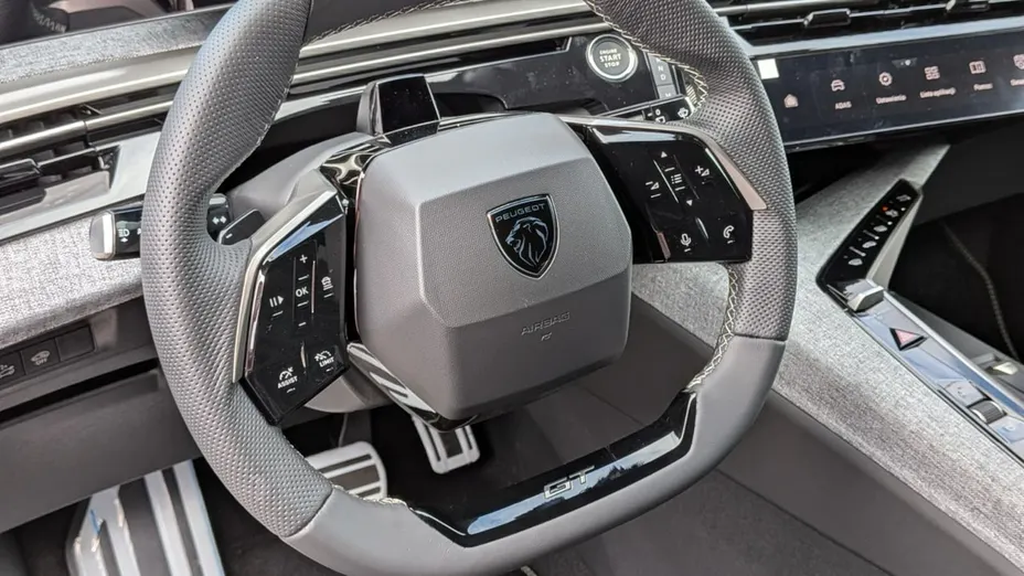PEUGEOT 5008 -