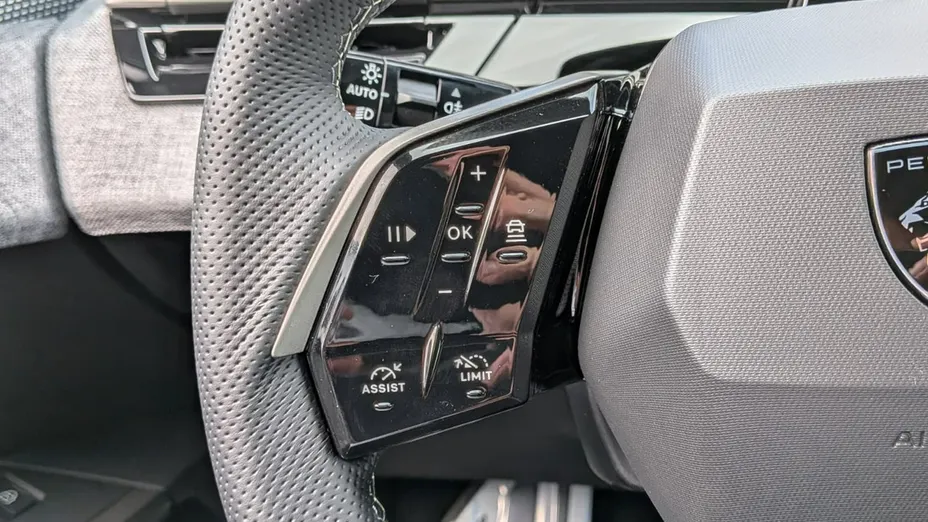 PEUGEOT 5008 -