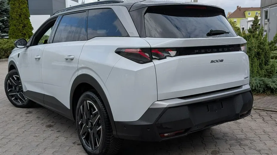 PEUGEOT 5008 -