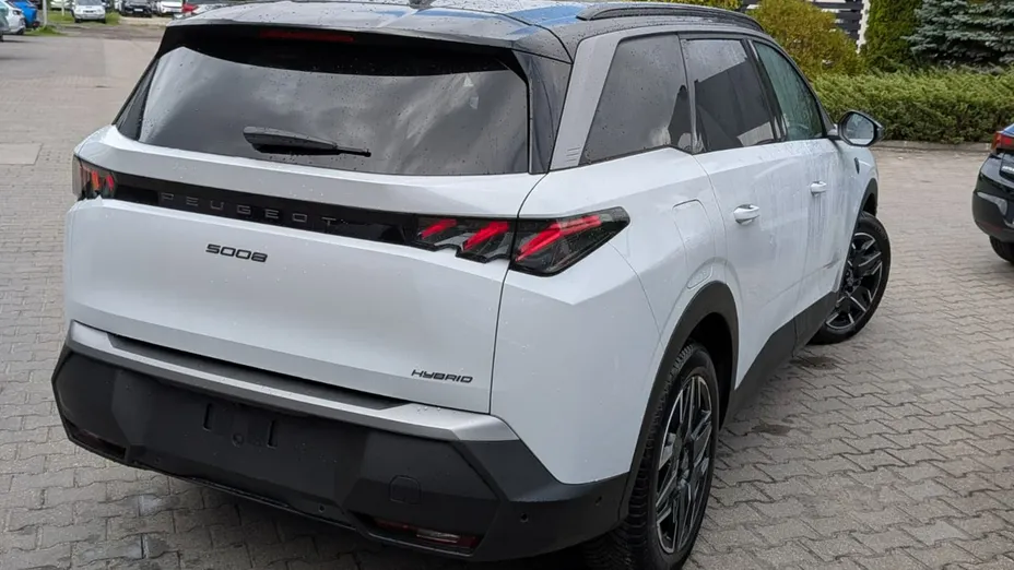 PEUGEOT 5008 -
