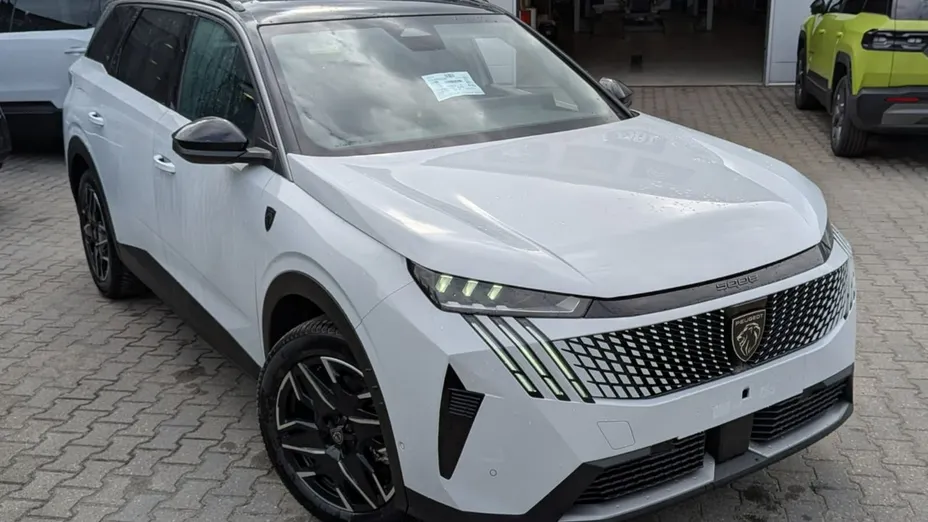 PEUGEOT 5008 -