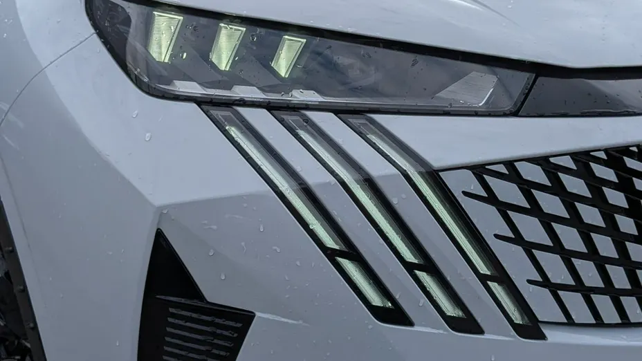 PEUGEOT 5008 -