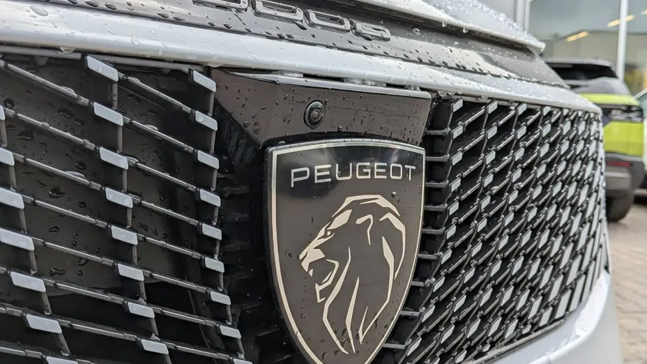 PEUGEOT 5008 -