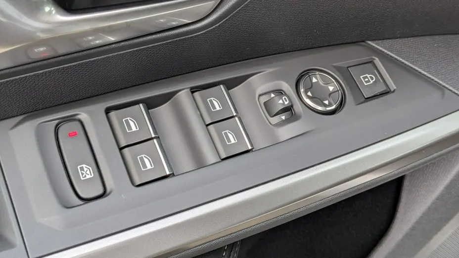 PEUGEOT 5008 -