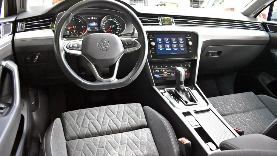 VOLKSWAGEN Passat -