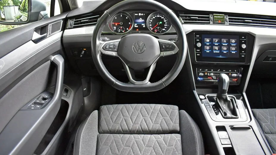 VOLKSWAGEN Passat -