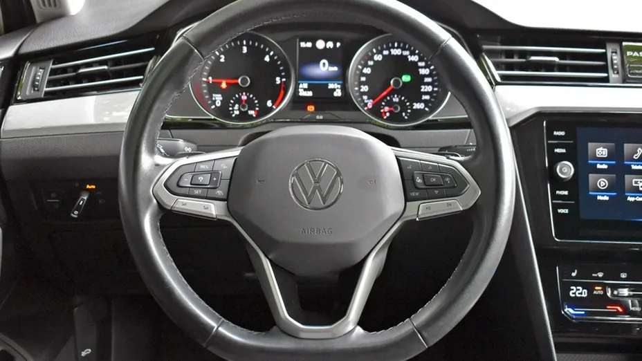 VOLKSWAGEN Passat -