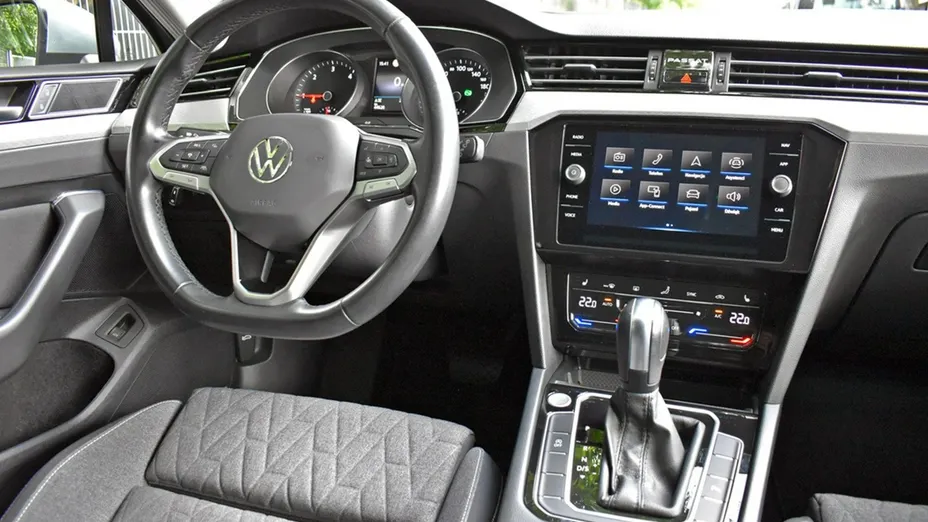 VOLKSWAGEN Passat -
