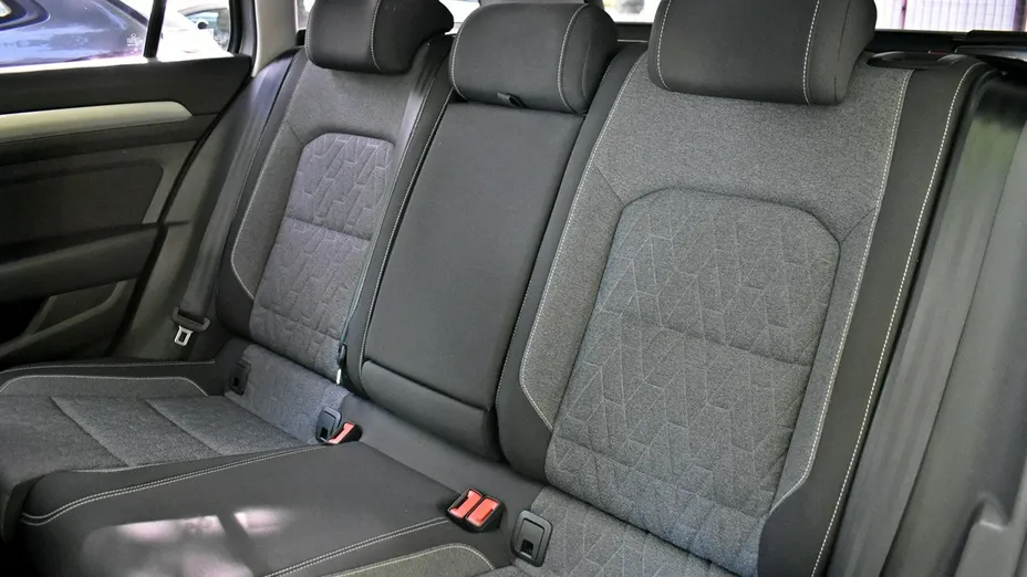 VOLKSWAGEN Passat -