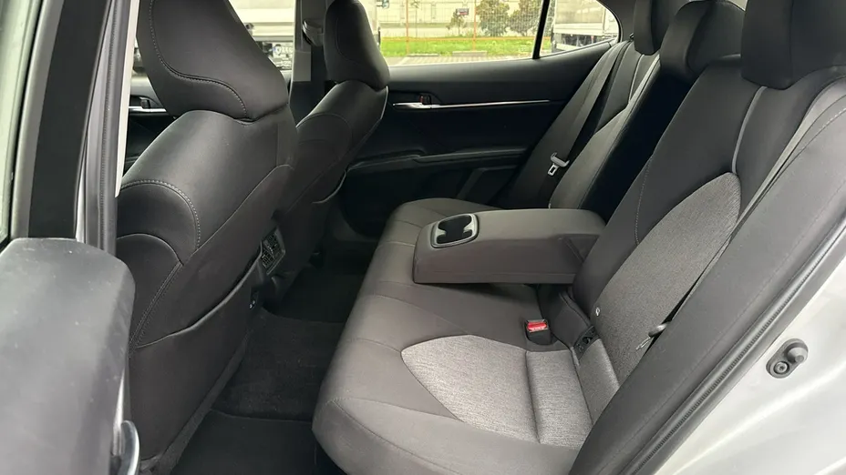 TOYOTA Camry -
