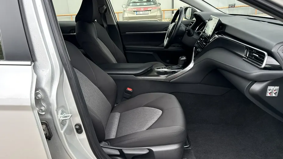 TOYOTA Camry -