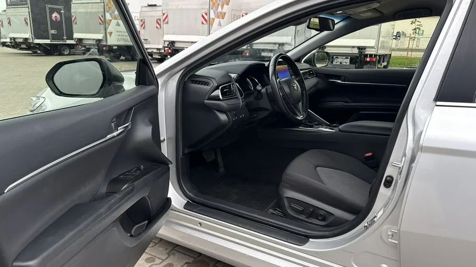 TOYOTA Camry -