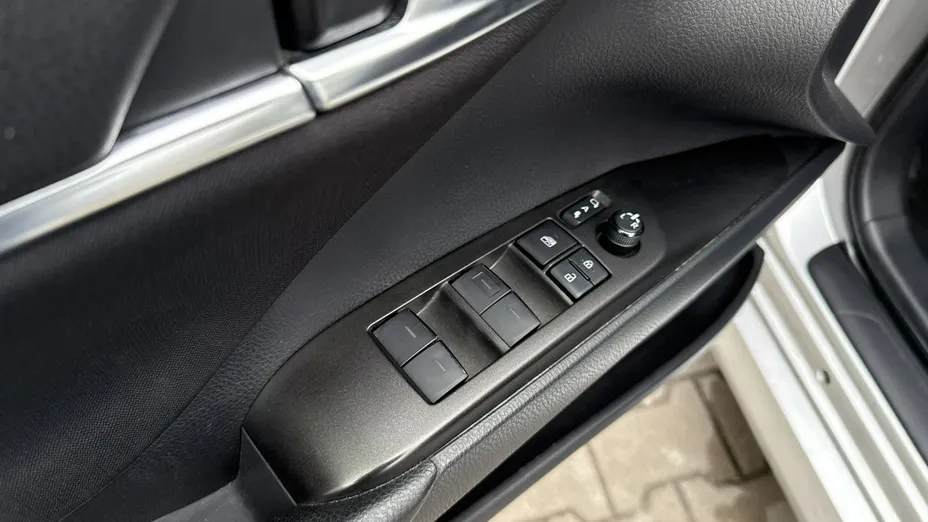TOYOTA Camry -