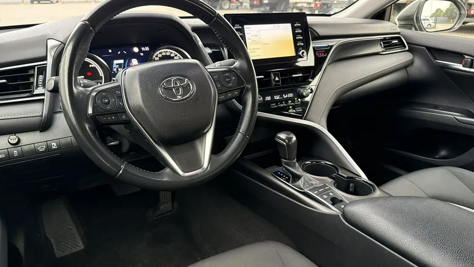 TOYOTA Camry -