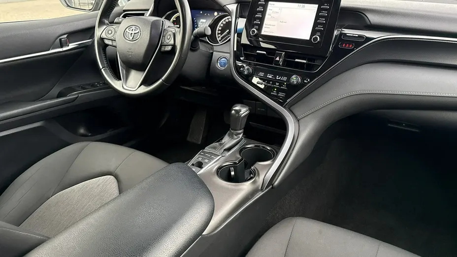 TOYOTA Camry -