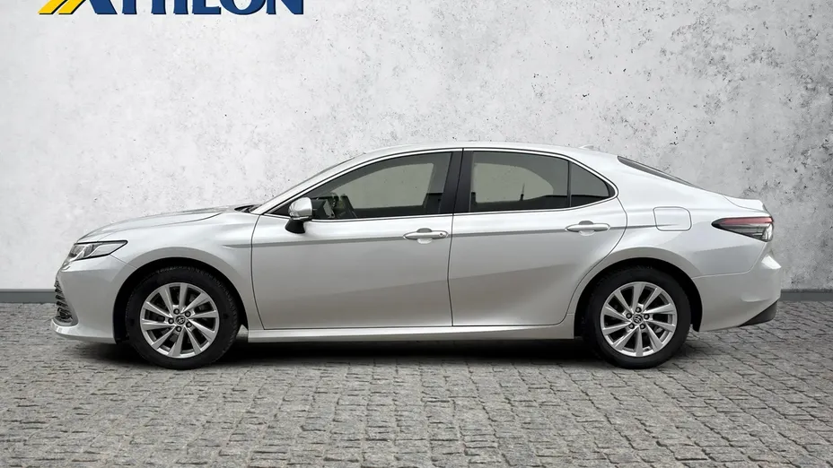 TOYOTA Camry -