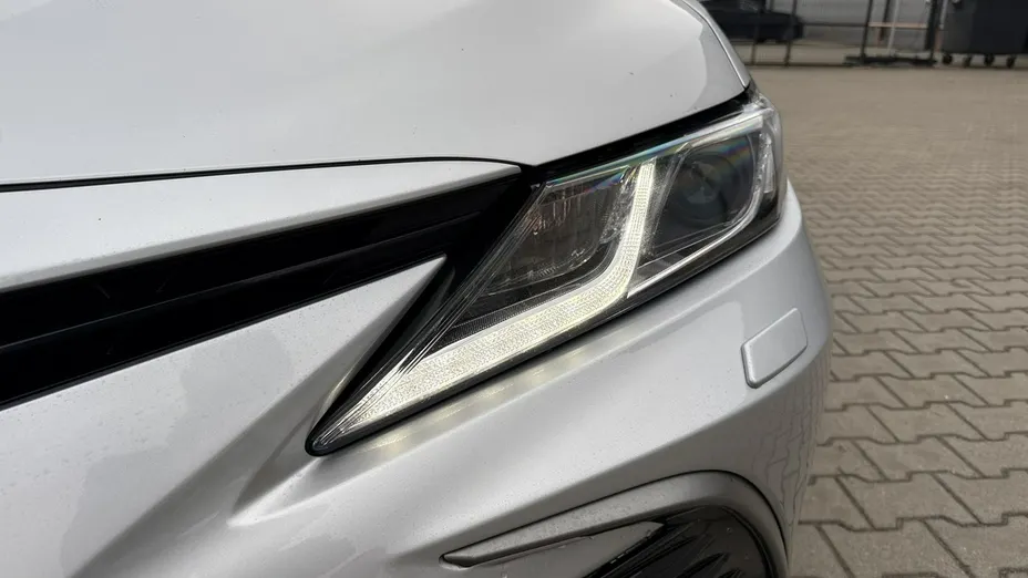TOYOTA Camry -