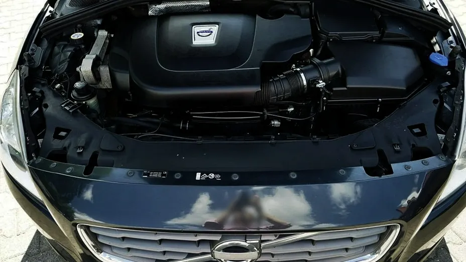 VOLVO S60 -