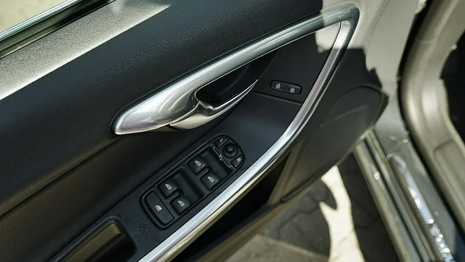 VOLVO S60 -