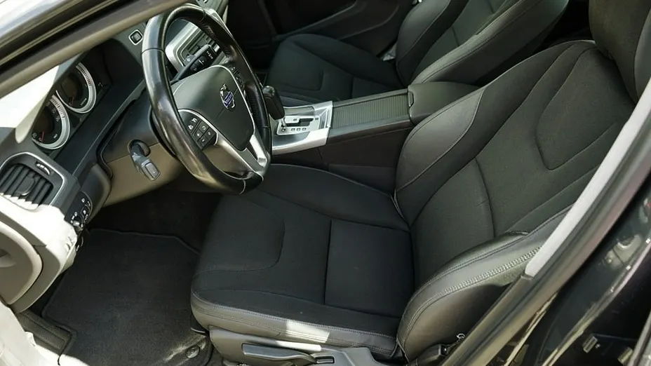 VOLVO S60 -