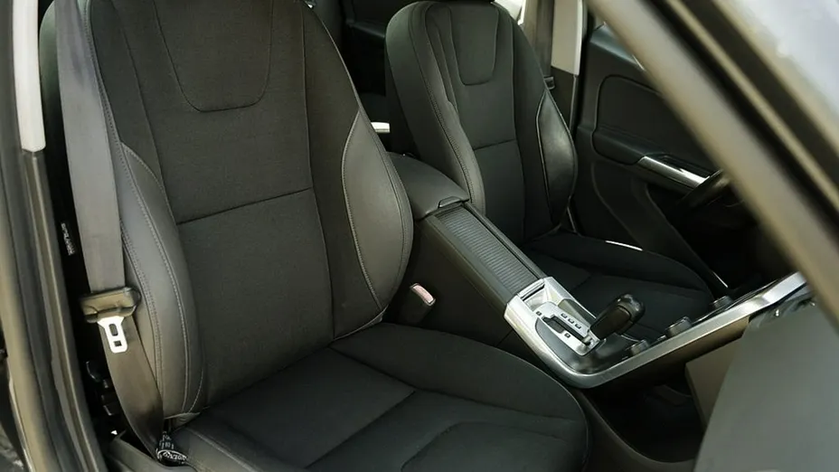 VOLVO S60 -