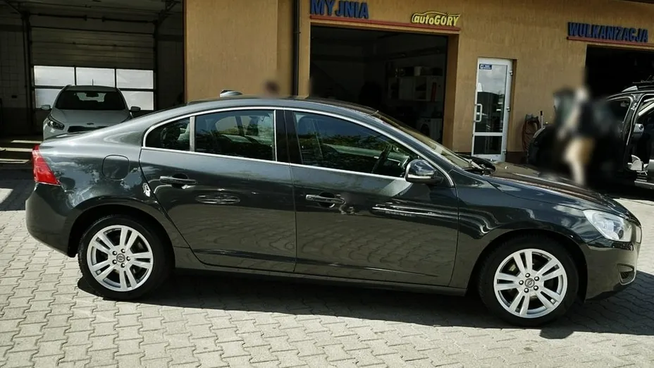VOLVO S60 -