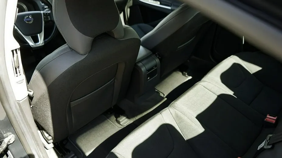 VOLVO S60 -