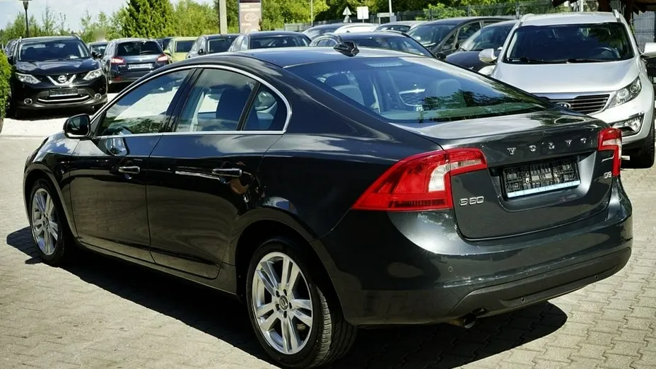 VOLVO S60 -