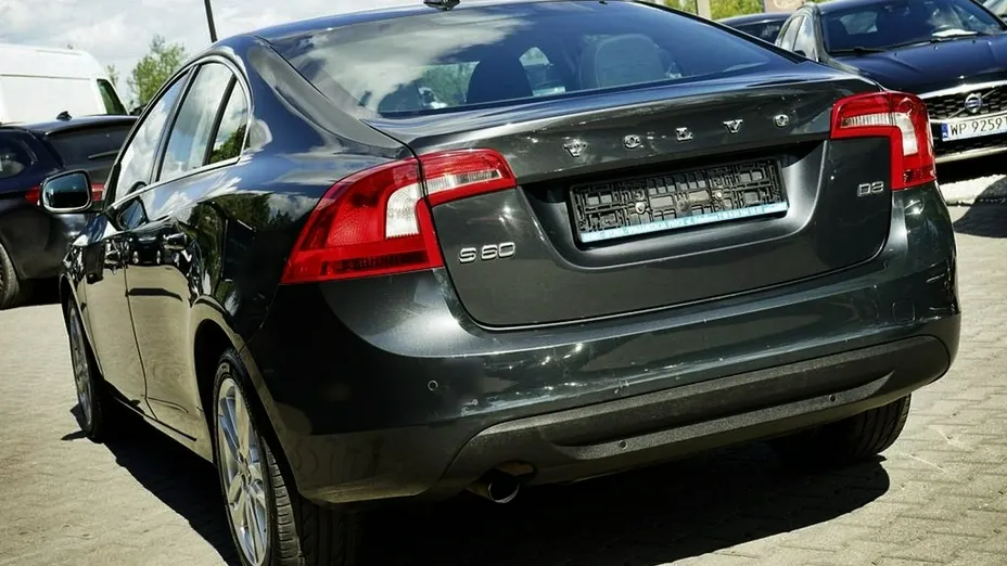 VOLVO S60 -
