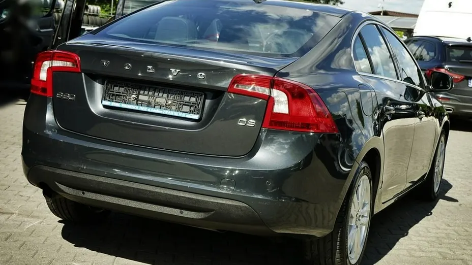 VOLVO S60 -