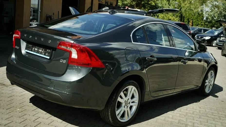 VOLVO S60 -